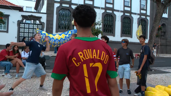 Centenas de adeptos assistiram ao empate de Portugal no Funchal (vídeo)