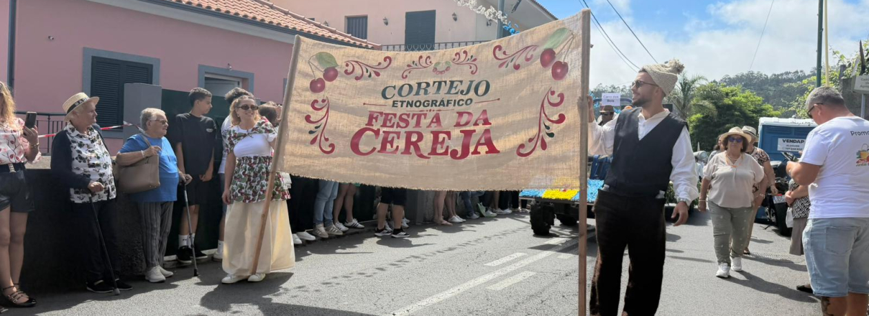 Cortejo da Cereja reuniu 300 figurantes (vídeo)