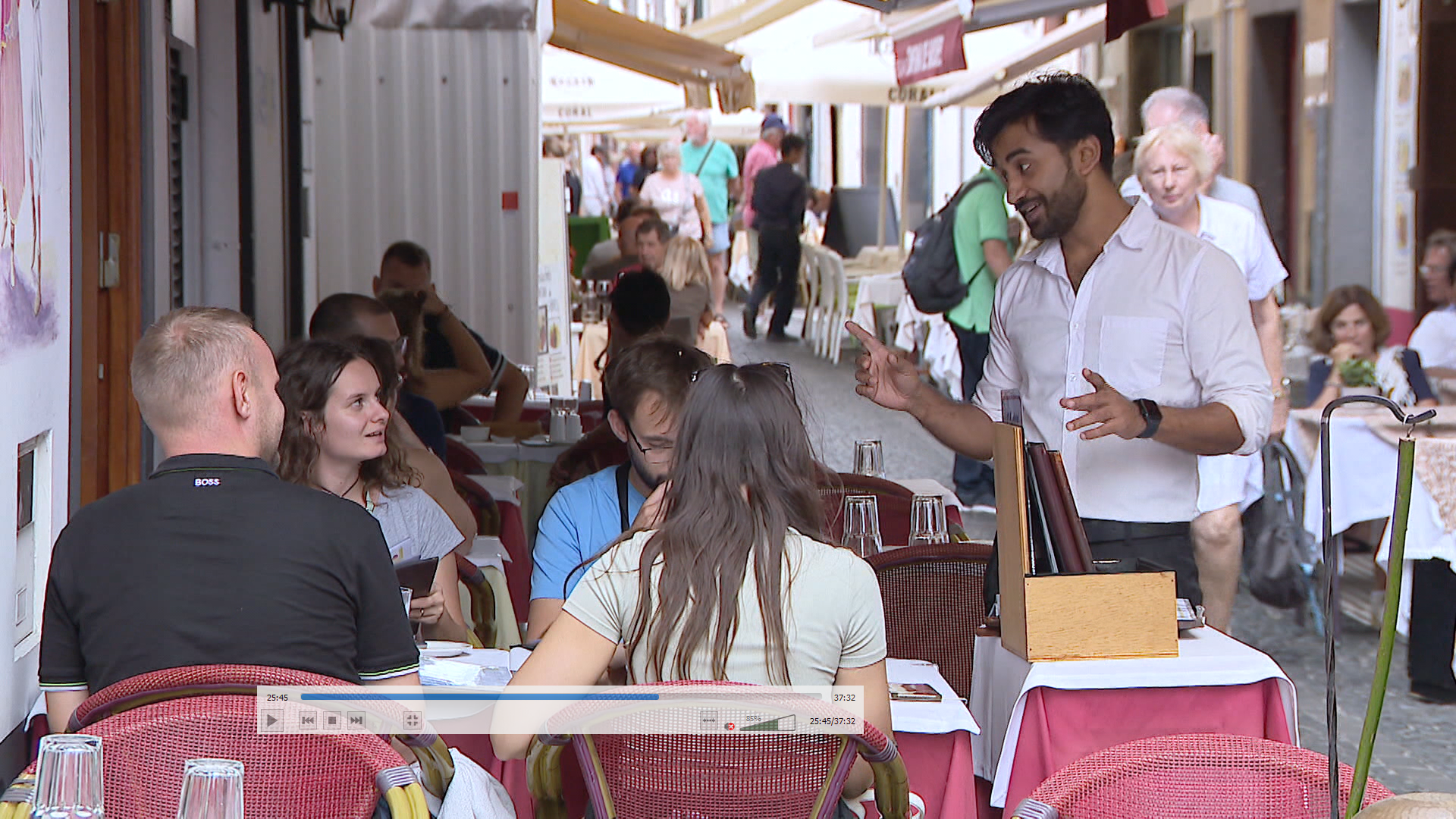 Turismo conta com milhares de trabalhadores estrangeiros (vídeo) – RTP ...