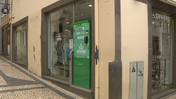 Três pessoas foram detidas por suspeita de tráfico de droga (vídeo)