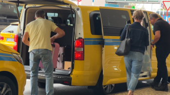 TáxisRAM contesta ponto de recolha da Uber no aeroporto (vídeo)