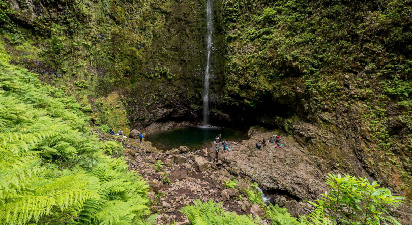 Turista irlandês fraturou uma perna após queda no Caldeirão Verde