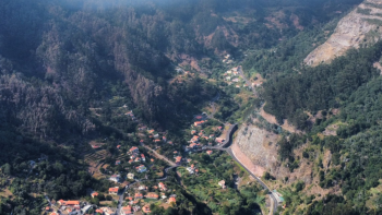 Jovem em estado grave após queda de 30 metros