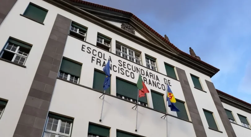 Mais de 1900 alunos iniciaram hoje as aulas na Escola Francisco Franco (áudio)