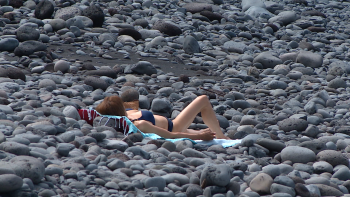 Afluência às praias aumenta com a chegada do calor (vídeo)