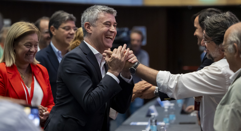Carneiro diz que “todos atiram pedras ao PS” porque partido “está no caminho certo”