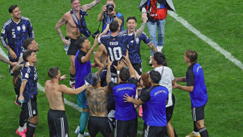 Campeã Argentina ‘vira’ Inglaterra e está na final do Mundial