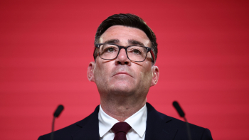 Novo líder trabalhista Andy Burnham assume hoje chefia do Governo britânico