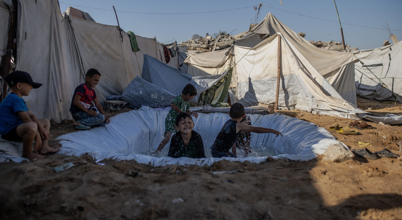 Bombardeamento israelita mata família com quatro crianças em Gaza