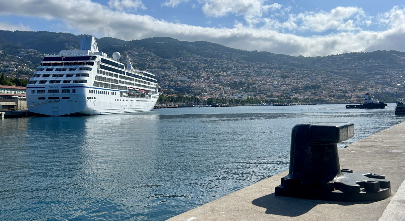 Nautica em escala no Porto do Funchal