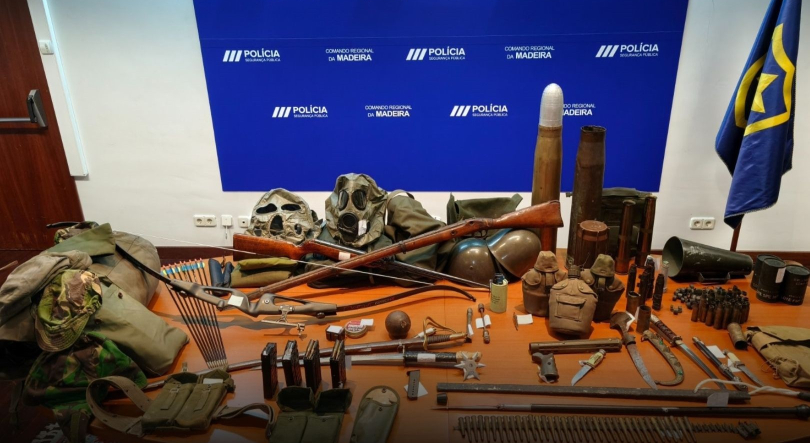 Homem de 57 anos detido com armamento e material militar em casa