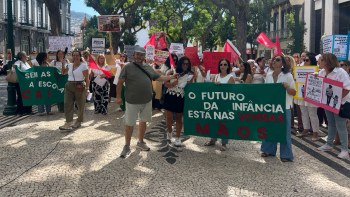 Mais de 50% das escolas com pré-escolar fechadas devido à greve (áudio)