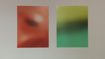 Exposição de fotografia digital cruza geometria, cores e linhas do dia a dia (vídeo)