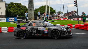Gil Freitas na frente dos RGT