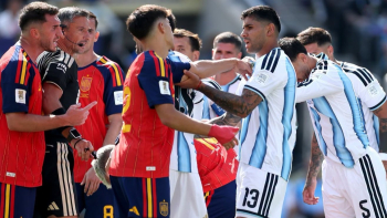 FIFA abre processos contra Argentina e jogadores por incidentes