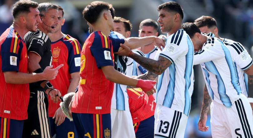 FIFA abre processos contra Argentina e jogadores por incidentes