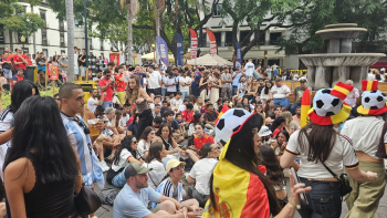 Largo da Restauração repleto de espanhóis e argentinos (vídeo)