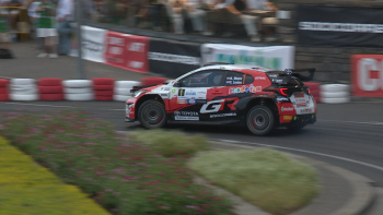 Kris Meeke vence Super Especial