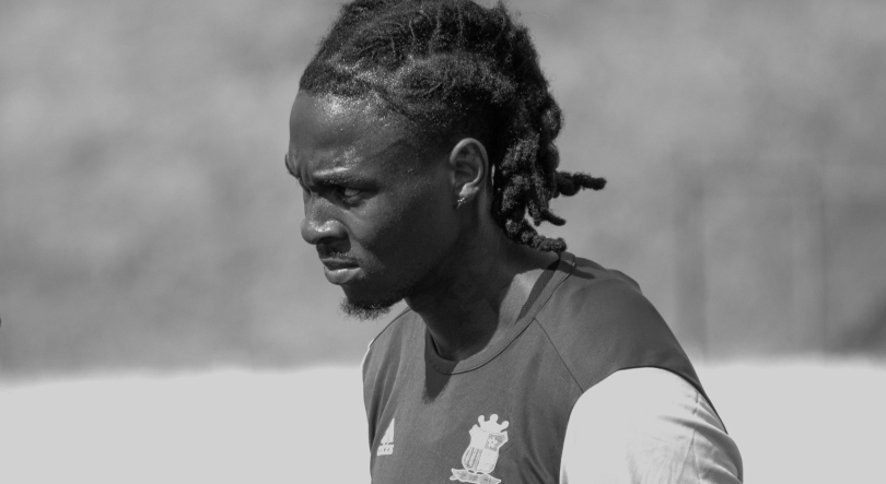 Futebolista do Real Massamá morre em jogo-treino com Estrela da Amadora