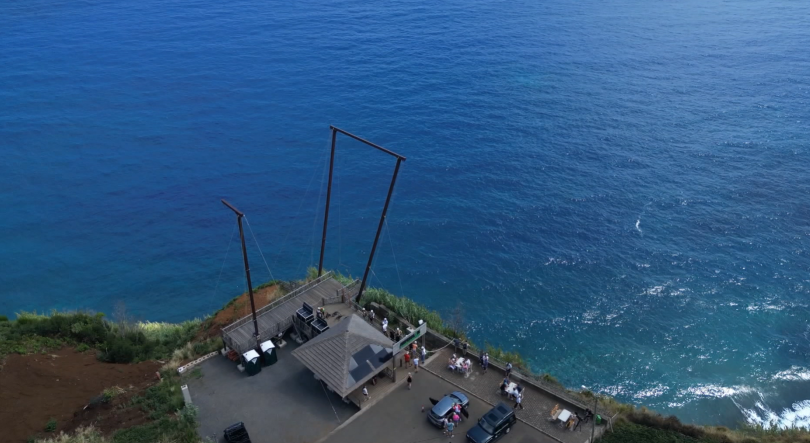 Baloiço suspenso a 20 metros de altura atrai visitantes (vídeo)