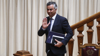 Governo mantém calendário do 3.º ciclo, mas dispensa docentes de classificar exames