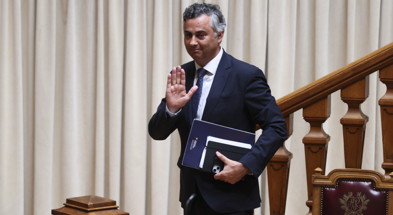 Governo mantém calendário do 3.º ciclo, mas dispensa docentes de classificar exames