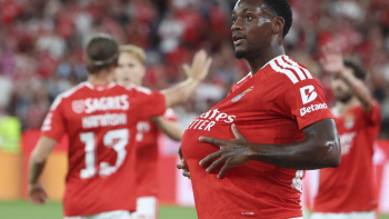 Benfica goleia Hearts na Luz