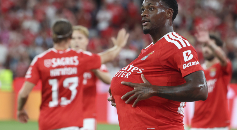 Benfica goleia Hearts na Luz
