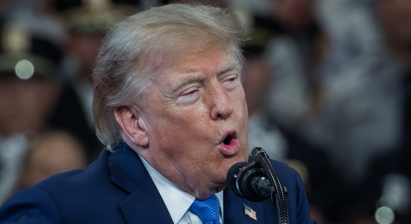 Trump ameaça bombardear Omã se país se entender com Teerão sobre Ormuz