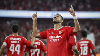Benfica bate Aarhus e fica mais perto da fase de liga