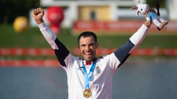 Duas medalhas de ouro levam Fernando Pimenta a novos recordes