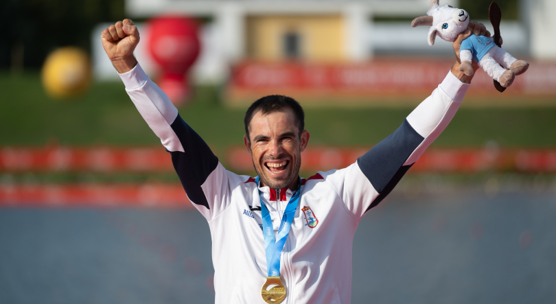 Duas medalhas de ouro levam Fernando Pimenta a novos recordes