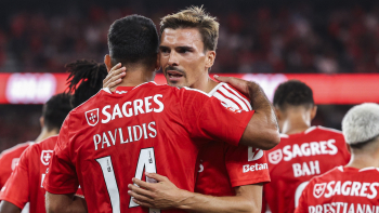 Benfica vence Estoril Praia e sobe ao quinto lugar