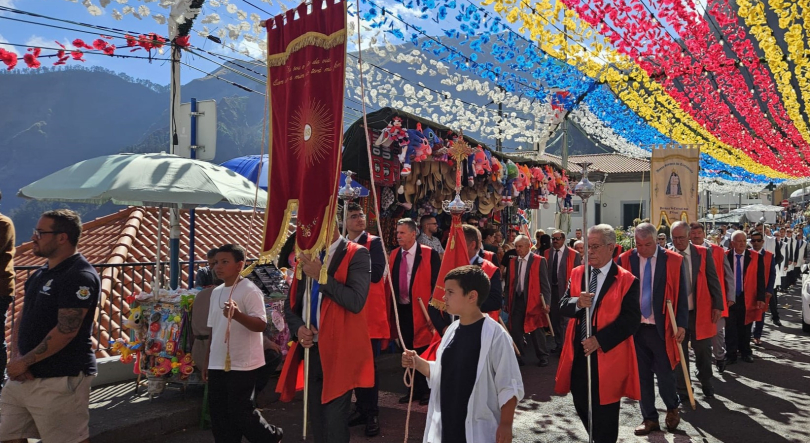 Curral das Freiras prestou homenagem à Senhora do Livramento (vídeo)