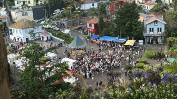 Largo da Fonte concentra muitos fiéis (vídeo)