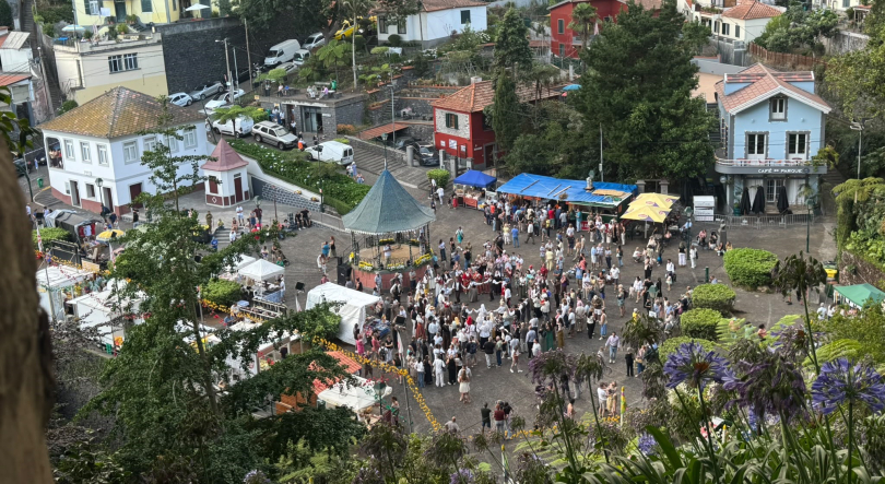 Largo da Fonte concentra muitos fiéis (vídeo)