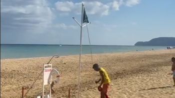 Bandeira verde hasteada em três praias do Porto Santo (vídeo)