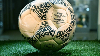Bola do golo de Maradona com a ‘mão de Deus’ vendida por quase 3 milhões de euros