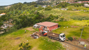 IHM procede à demolição de construção ilegal no Bairro da Nogueira