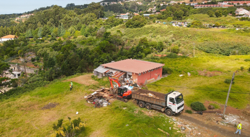 IHM procede à demolição de construção ilegal no Bairro da Nogueira