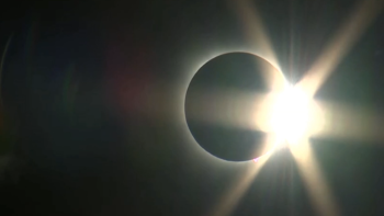 Eclipse solar tapa 77% do sol na Madeira (vídeo)