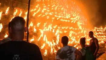 Fachos iluminam encostas do vale de Machico (vídeo)