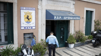 Ministério Público tem mais seis meses para investigar tortura na esquadra do Rato