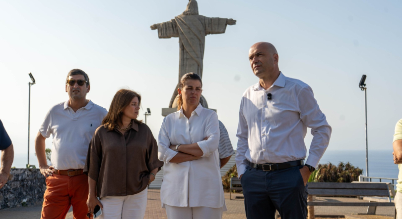 Câmara de Santa Cruz lamenta “instrumentalização política” do Cristo Rei por parte do PSD