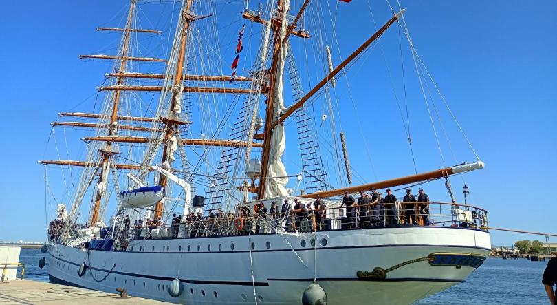 NRP Sagres conclui viagem de 10 mil milhas com Vinho Madeira
