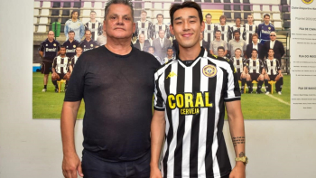 Minkyu Song já veste preto e branco