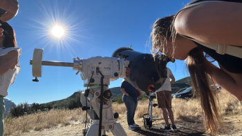 Centenas no Pico do Areeiro para ver o eclipse (vídeo)
