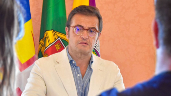 Carlos Rodrigues crítica MAI afirmando que seu discurso foi “confrangedor”