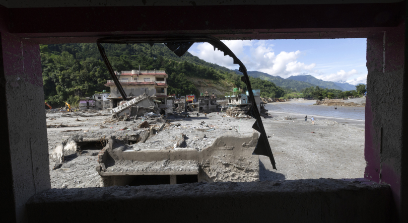 Sobe para 1.344 número de mortos pelas cheias no Nepal
