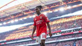 Benfica vence Gil Vicente após reviravolta e mantém atraso antes do clássico